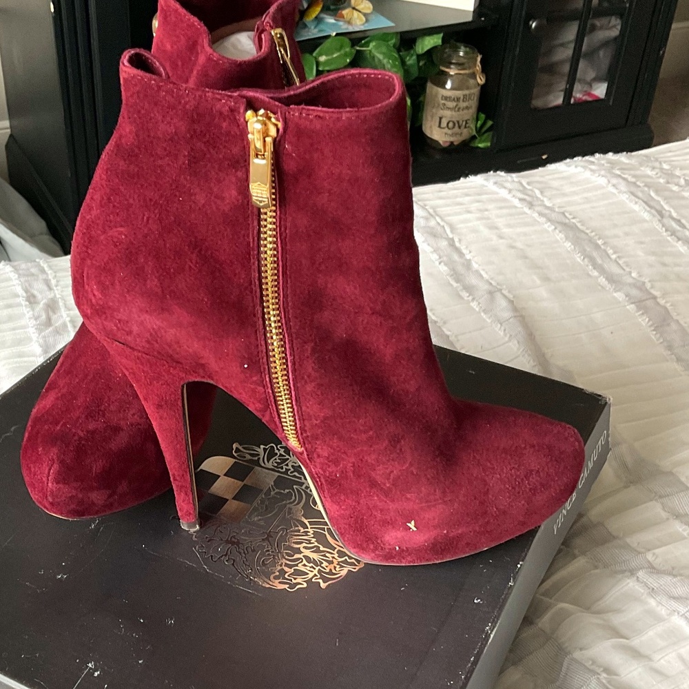 Vince CAMUTO Ruby Suede Ankle Boots
